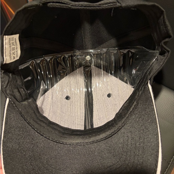 Yellowstone Dutton Ranch Black Cap - Picture 2 of 3